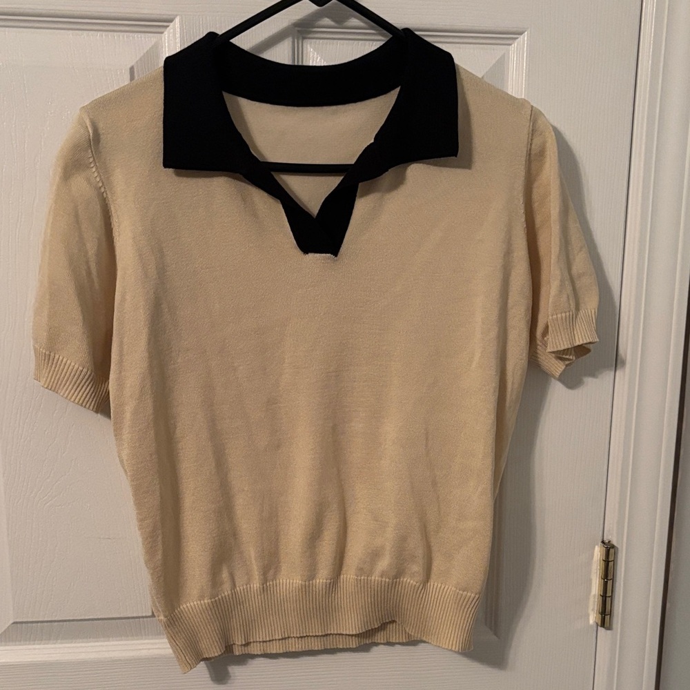 Contrast neck short sleeve sweater